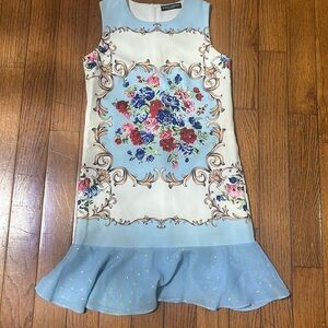 Slightly yellowing but not too noticeable stunning summer dress